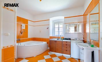 Prodej apartmánu, 1100 m&sup2;, Lesná | RE/MAX Profi Reality Znojmo