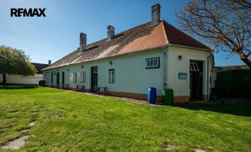 Prodej apartmánu, 1100 m&sup2;, Lesná | RE/MAX Profi Reality Znojmo