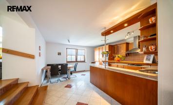 Prodej vícegeneračního domu, 550 m&sup2;, Lažany | RE/MAX Profi Reality Znojmo
