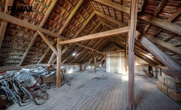 Prodej vícegeneračního domu, 550 m&sup2;, Lažany | RE/MAX Profi Reality Znojmo