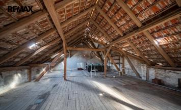 Prodej vícegeneračního domu, 550 m&sup2;, Lažany | RE/MAX Profi Reality Znojmo