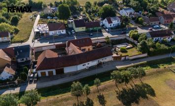 Prodej vícegeneračního domu, 550 m&sup2;, Lažany | RE/MAX Profi Reality Znojmo