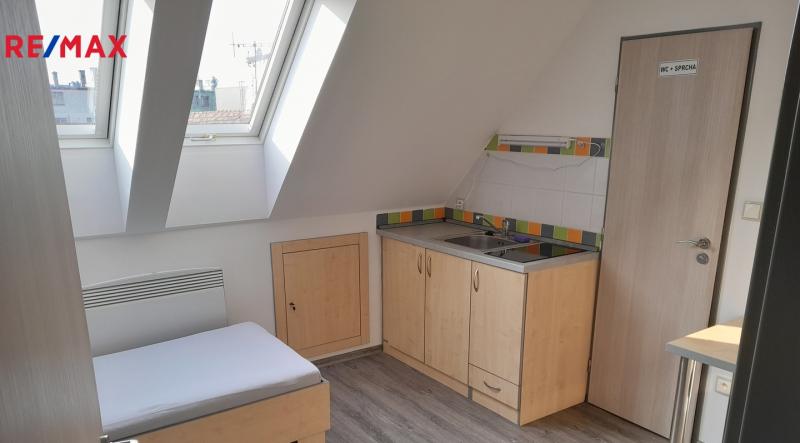 Pronájem bytu 1+kk, 12,6 m&sup2;, Znojmo | RE/MAX Profi Reality Znojmo