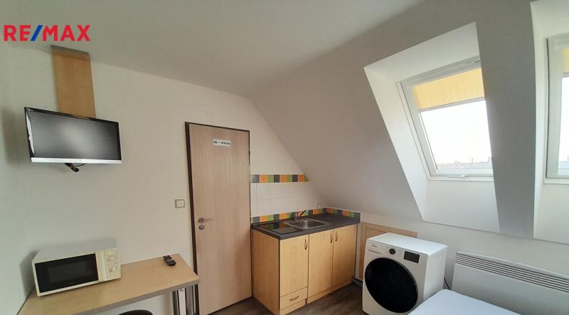 Pronájem bytu 1+kk, 12,6 m&sup2;, Znojmo | RE/MAX Profi Reality Znojmo
