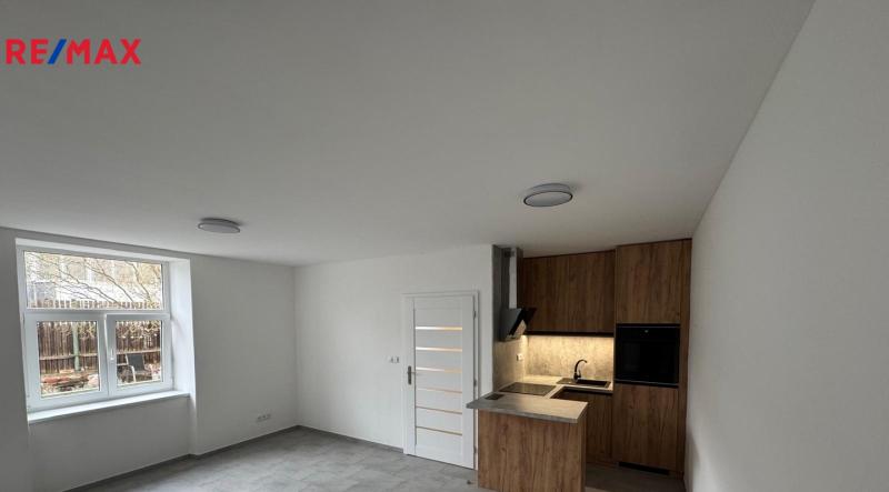 Pronájem bytu 1+kk, 34 m&sup2;, Znojmo | RE/MAX Profi Reality Znojmo